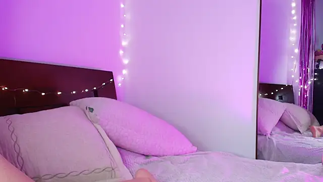 Snapshot of TammyCutee chatting on 11.22.25 TammyCutee online show from 11.22.25