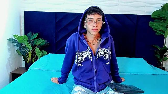 Snapshot of Tiam_muller chatting on 10.24.25 Tiam muller online show from 10.24.25