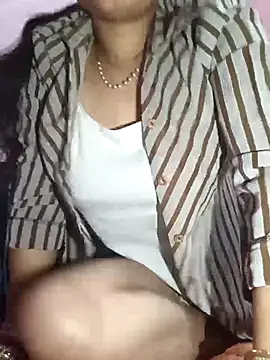 Snapshot of kiaara01 chatting on 10.18.25 kiaara01 online show from 10.18.25