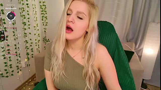 Snapshot of cold_blondie chatting on 02.12.26 cold blondie online show from 02.12.26