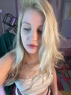 Snapshot of cold_blondie chatting on 06.13.26 cold blondie online show from 06.13.26
