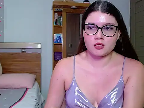 18 girl online show from 10.15.25