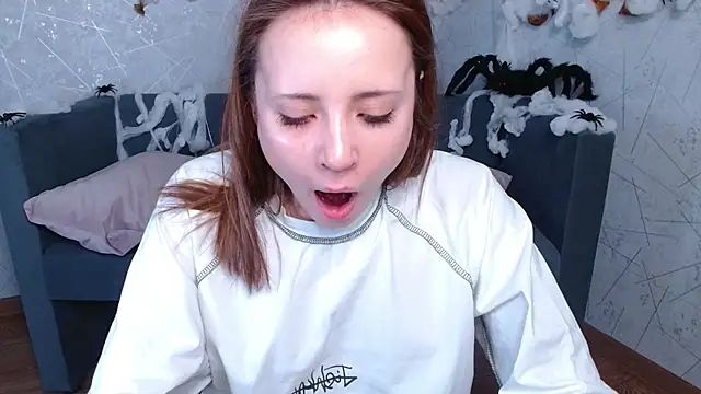 evaa here  online show from 10.27.25