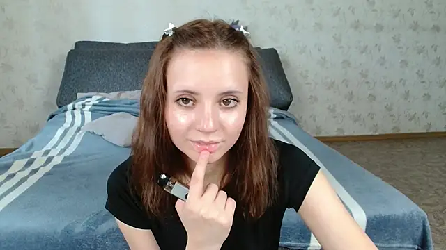 Snapshot of evaa_here_ chatting on 07.04.26 evaa here online show from 07.04.26