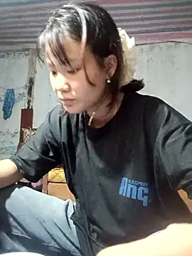 Snapshot of Lin-a- chatting on 10.26.25 Lin-a- online show from 10.26.25