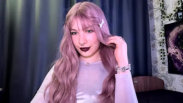 Snapshot of CordieRonsini chatting on 10.16.25 CordieRonsini online show from 10.16.25