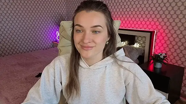 Snapshot of EmmySecret chatting on 10.17.25 EmmySecret online show from 10.17.25