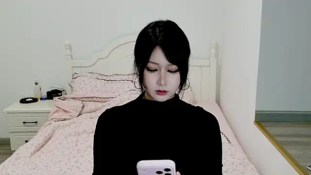 Snapshot of The_icy_moon chatting on 05.23.26 The icy moon online show from 05.23.26