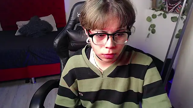 Insomniia  online show from 10.21.25