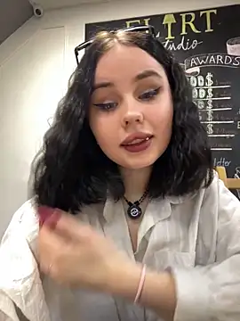 AliceLune online show from 01.14.26