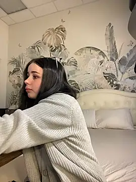 AliceLune online show from 02.04.26