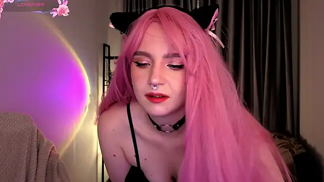 Snapshot of AleksaDivine chatting on 10.22.25 AleksaDivine online show from 10.22.25