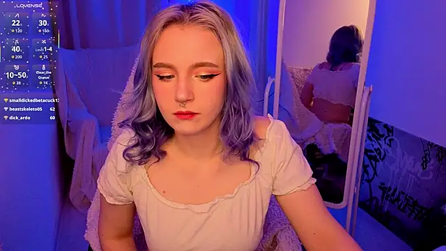 Snapshot of AleksaDivine chatting on 11.28.25 AleksaDivine online show from 11.28.25