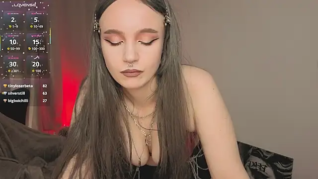 Snapshot of AleksaDivine chatting on 12.21.25 AleksaDivine online show from 12.21.25