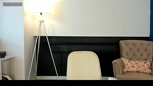 Snapshot of NilsaLenling chatting on 10.17.25 NilsaLenling online show from 10.17.25