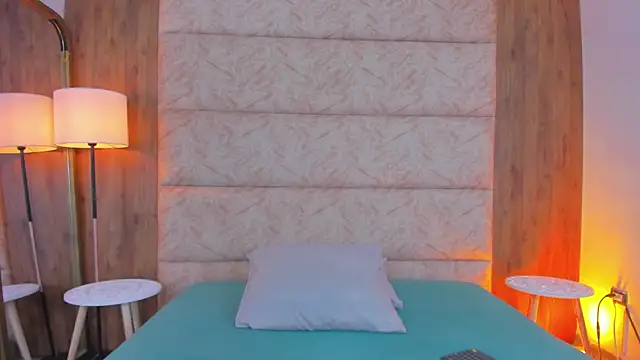 Snapshot of Antonella_Russo1 chatting on 10.24.25 Antonella Russo1 online show from 10.24.25