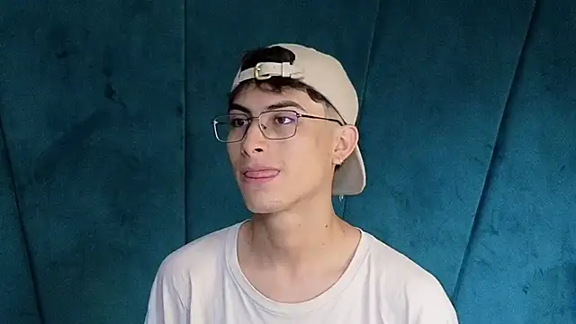 Aaron Eze online show from 11.08.25