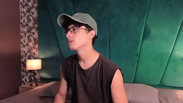 Aaron Eze online show from 02.05.26