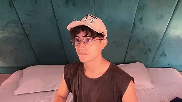 Aaron Eze online show from 04.15.26