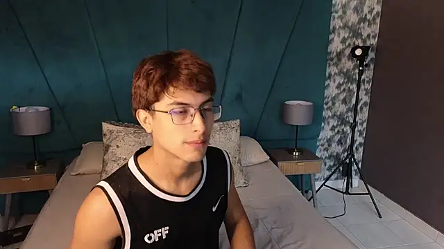 Snapshot of Aaron_Eze chatting on 07.17.26 Aaron Eze online show from 07.17.26