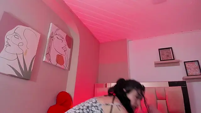 Snapshot of Eviiece chatting on 10.29.25 Eviiece online show from 10.29.25