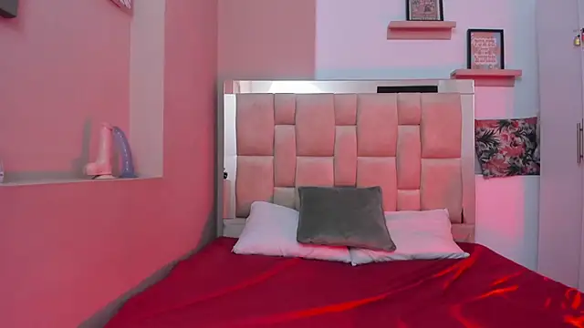 Snapshot of Eviiece chatting on 11.22.25 Eviiece online show from 11.22.25