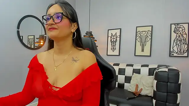 AlexandraMilff online show from 11.29.25