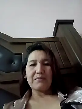 Bigtitsass81 online show from 10.16.25