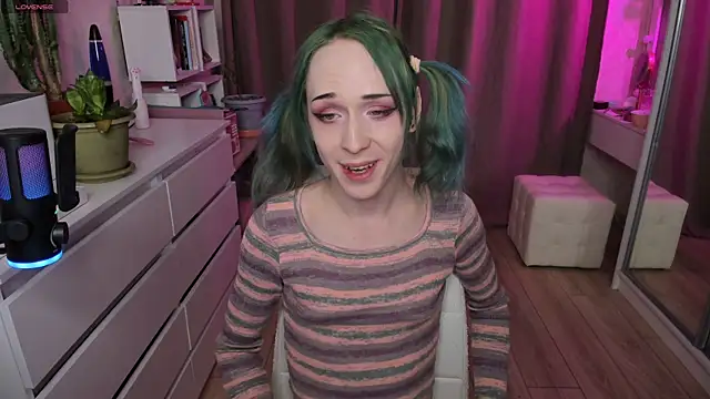 Snapshot of whoalexxa chatting on 03.25.26 whoalexxa online show from 03.25.26