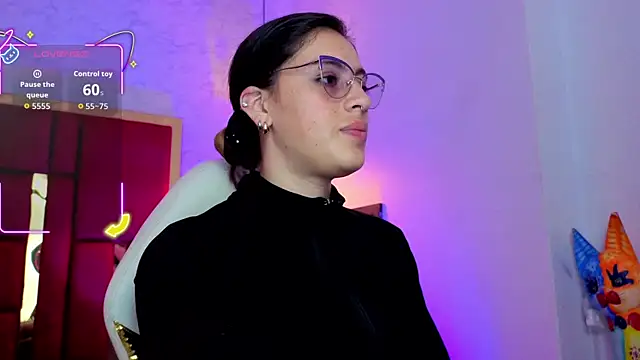 Snapshot of moon_winy chatting on 05.23.26 moon winy online show from 05.23.26