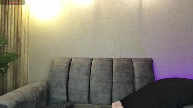 Snapshot of Ami_Le chatting on 10.18.25 Ami Le online show from 10.18.25