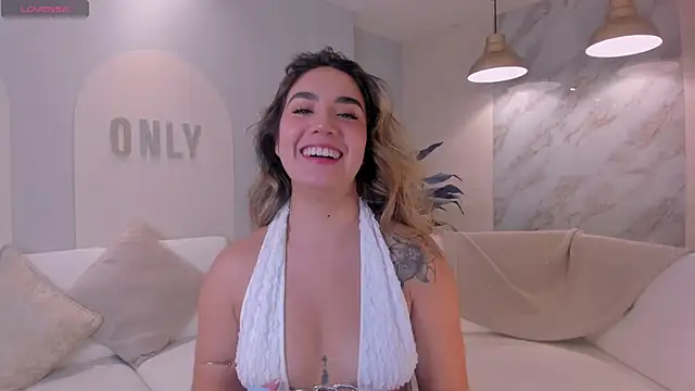 AnnieMonroe1 online show from 11.19.25