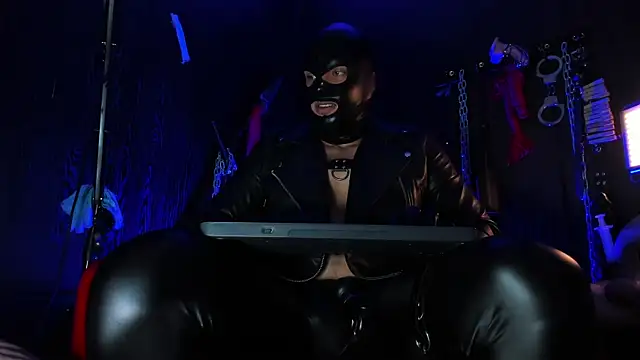 Snapshot of Master_Connor_BDSM chatting on 04.28.26 Master Connor BDSM online show from 04.28.26