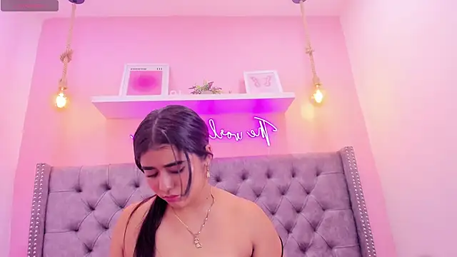 Sophiia 77 online show from 10.29.25