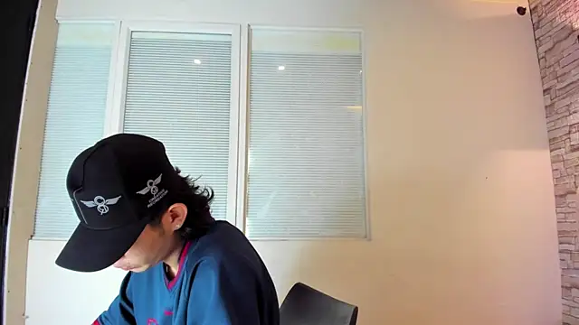 Owenn 17 online show from 10.23.25