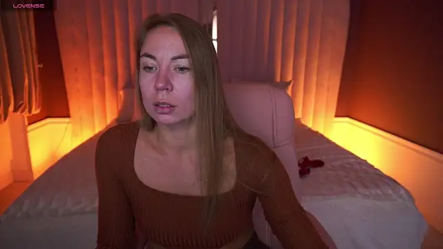 Snapshot of VixenMuse chatting on 10.30.25 VixenMuse online show from 10.30.25