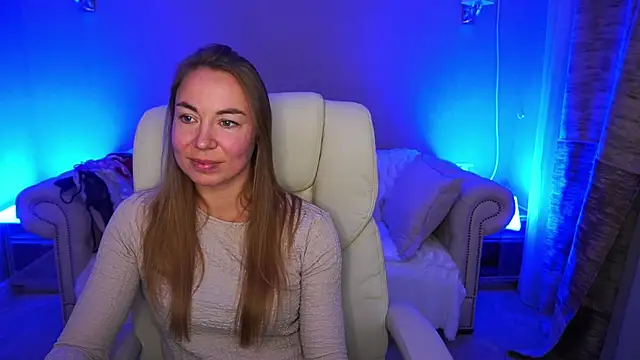 Snapshot of VixenMuse chatting on 11.04.25 VixenMuse online show from 11.04.25