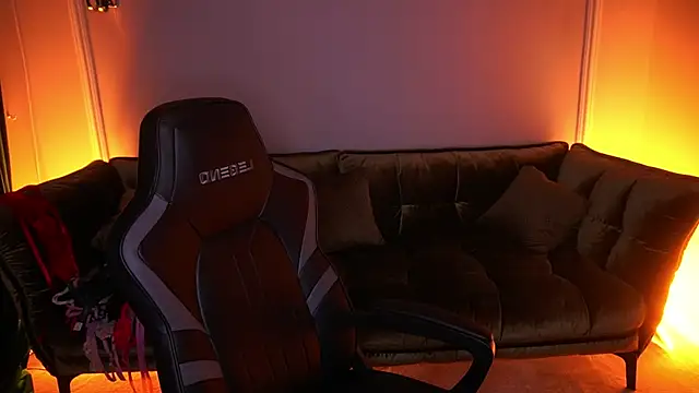 Snapshot of VixenMuse chatting on 11.05.25 VixenMuse online show from 11.05.25