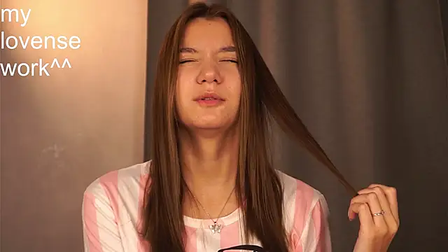 Snapshot of BrynnHolverson chatting on 10.26.25 BrynnHolverson online show from 10.26.25