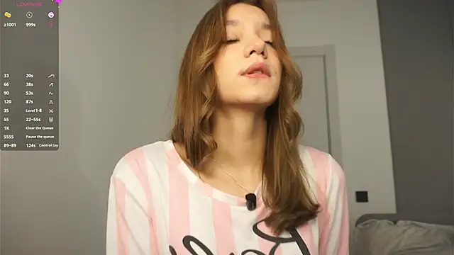 Snapshot of BrynnHolverson chatting on 11.15.25 BrynnHolverson online show from 11.15.25