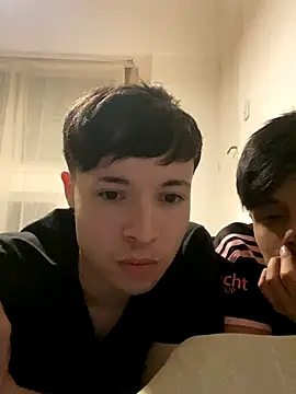 Snapshot of Gayunidos chatting on 10.18.25 Gayunidos online show from 10.18.25