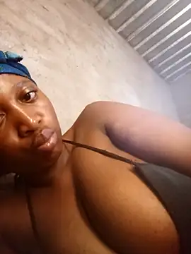 Bretbooty23 online show from 10.28.25