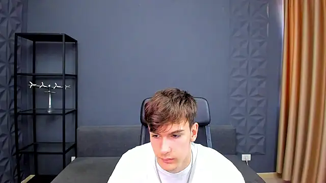 Snapshot of BradyFlint chatting on 05.19.26 BradyFlint online show from 05.19.26