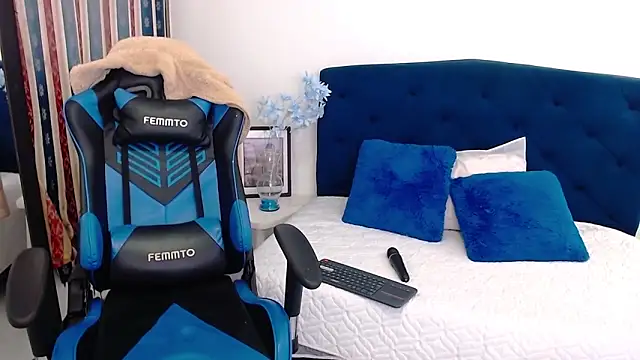 Scarlett Glows1 online show from 10.22.25