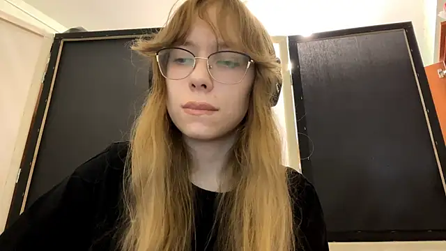 Snapshot of JuneCooper chatting on 10.20.25 JuneCooper online show from 10.20.25