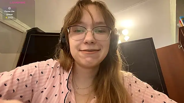 Snapshot of JuneCooper chatting on 10.24.25 JuneCooper online show from 10.24.25