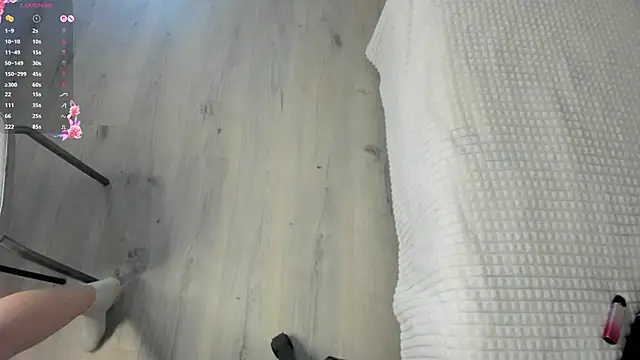 NayaValen online show from 04.08.26