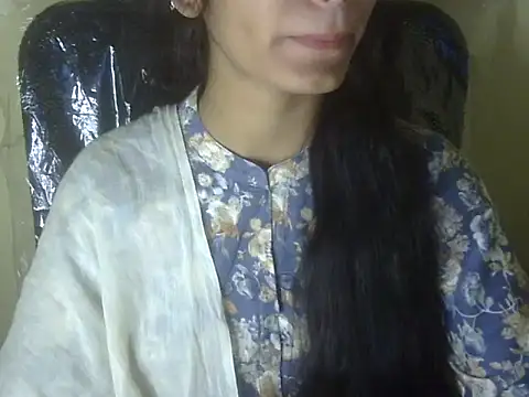 Snapshot of Shezi_N chatting on 10.23.25 Shezi N online show from 10.23.25