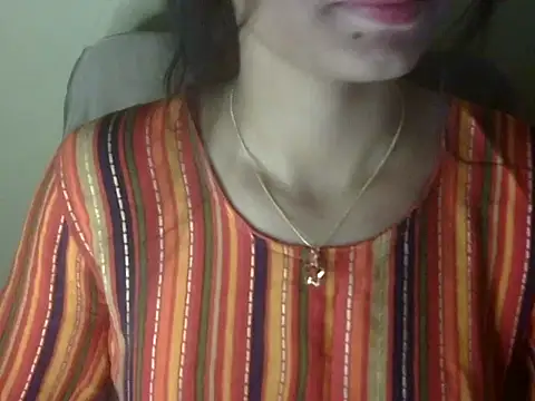 Snapshot of Shezi_N chatting on 05.26.26 Shezi N online show from 05.26.26