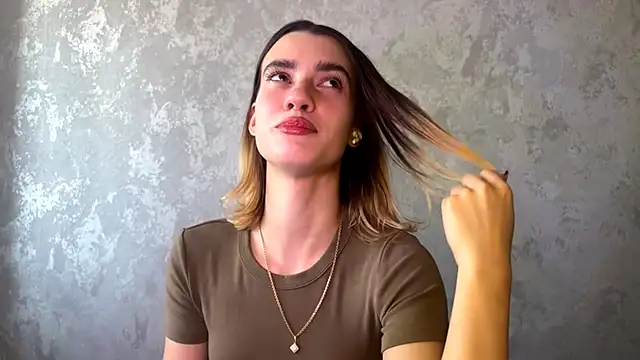 Snapshot of ShandraCartner chatting on 10.17.25 ShandraCartner online show from 10.17.25